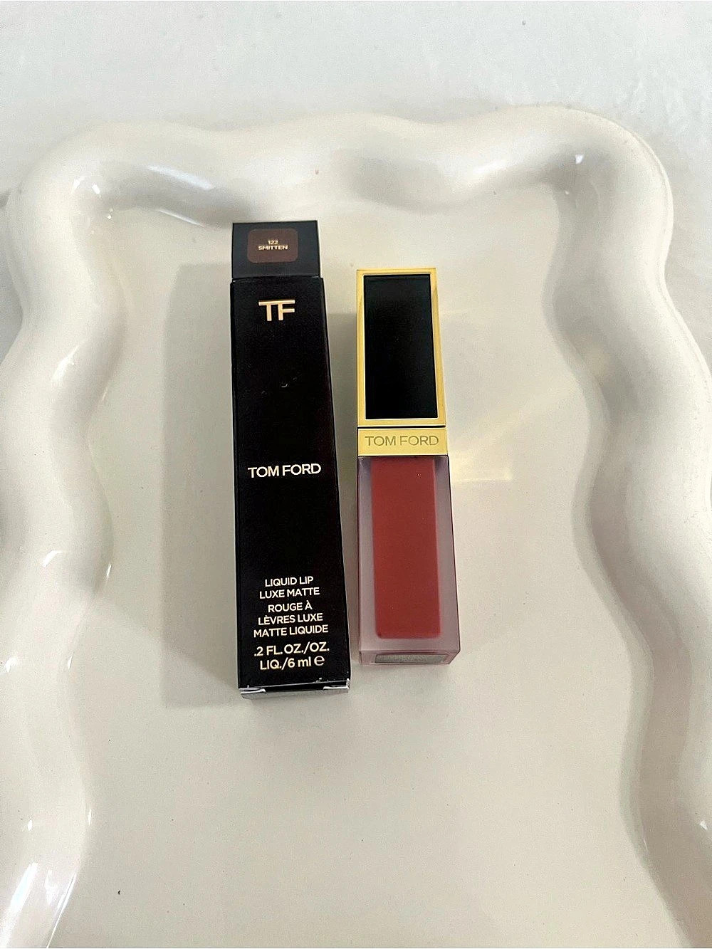 Tom Ford Liquid Lip Luxe Matte - 122 Smitten Red